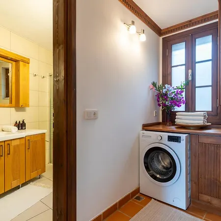 Ionia House Holiday home *